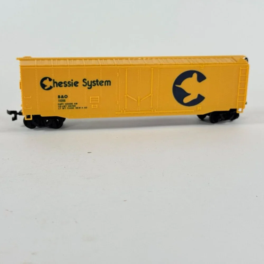 Vintage Bachmann HO Chessie System B&O 11098 Steel Plug Door Box Car Train